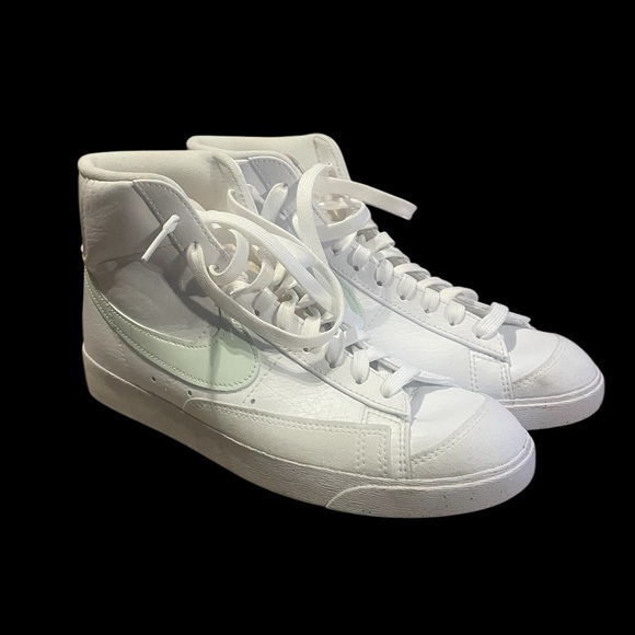 NWOT Nike Women’s Blazer Mid ‘77 Next Nature Color: White Barely Green Sz 10 - Picture 1 of 9